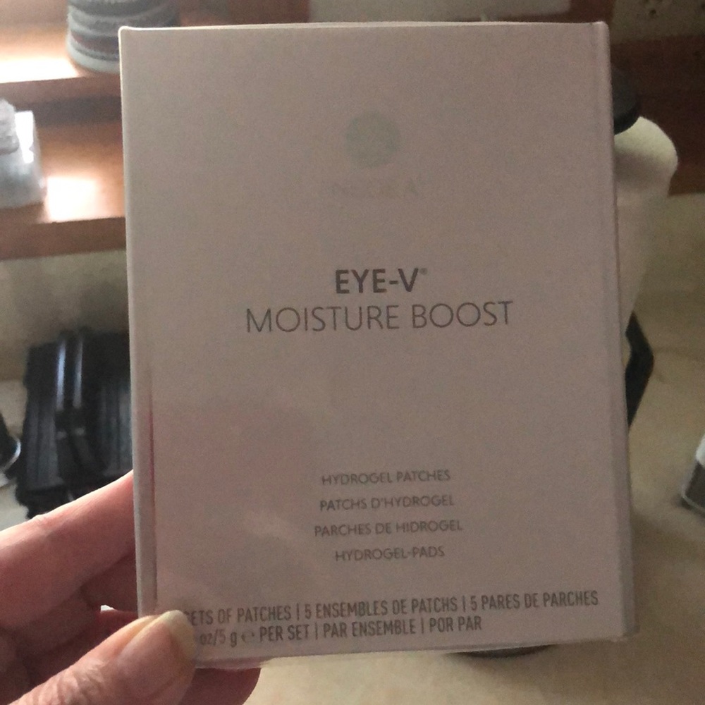 Neora Eye-V Moisturize Boost